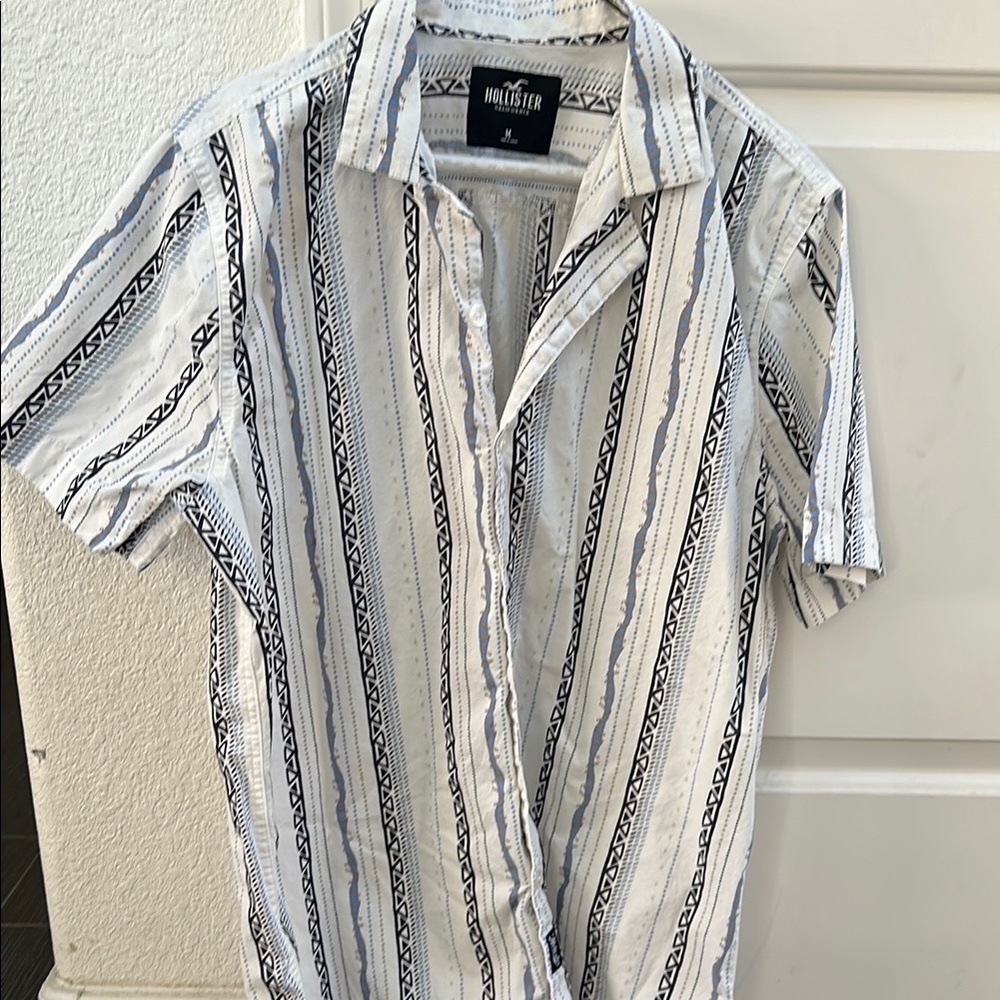 Hollister button down short sleeve shirt